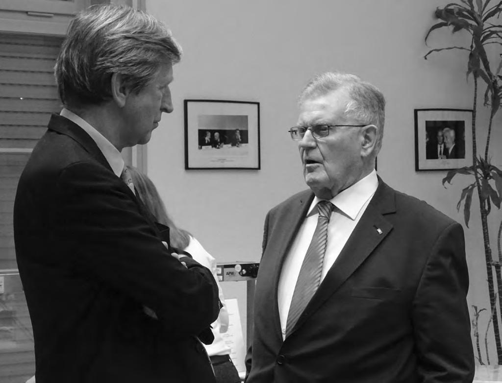 Frank Baasner im Gespräch mit dem Präsidenten des dfi, Ministerpräsident a.d. von Baden-Württemberg, Prof.