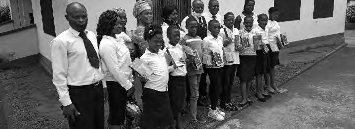 » Guidés par notre devise annuelle, également dans les régions anglophones du Cameroun, des Bibles et le catéchisme «Questions et réponses» ont été distribués aux confirmands de l'année 2022.