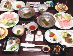 des nouilles, mais quelques-uns des plus grands chefs sont aussi venus prendre leurs quartiers au Japon, cuisinant pour des gourmets au goût très raffiné.