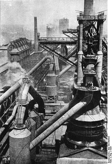 L'industrie lourde wallonne (mines, sidérurgie, métallurgie, verrerie...) a connu un très fort développement au XIX e siècle, surtout dans les bassins de Liège et Charleroi.