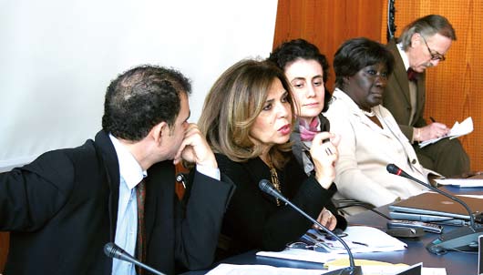De gauche à droite : M. Mohamed Abdel Azim, Mme Moushira Khattab, Mme Alexandra Rosetti, Mme Ndioro Ndiaye et M. Anders B. Johnsson.