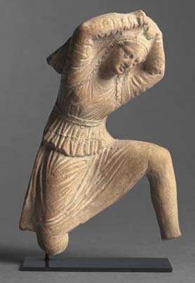Cat. 270 Section 6 Figurine en terre cuite : Attis dansant Macédoine III e s. av. J.-C ; (vers 250 av. J.-C.) Terre cuite H.