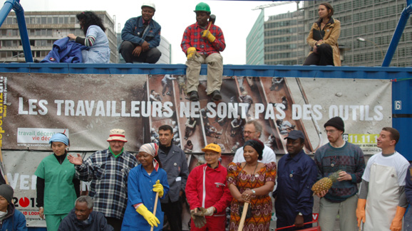 n 41 40 Pourquoi parler de travail décent? Entre 2008 et 2010, des ONG francophones (CNCD - 11.11.11) et néerlandophones (11.