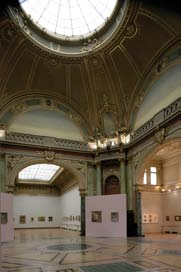 Ainsi, le Pavillon des Arts est-il le premier espace d exposition construit uniquement dans ce but. On y organise depuis lors des expositions de grands artistes nationaux et étrangers.