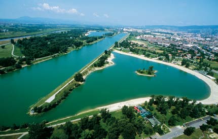 On attribue à ce fleuve un rôle primordial dans le développement de la capitale.