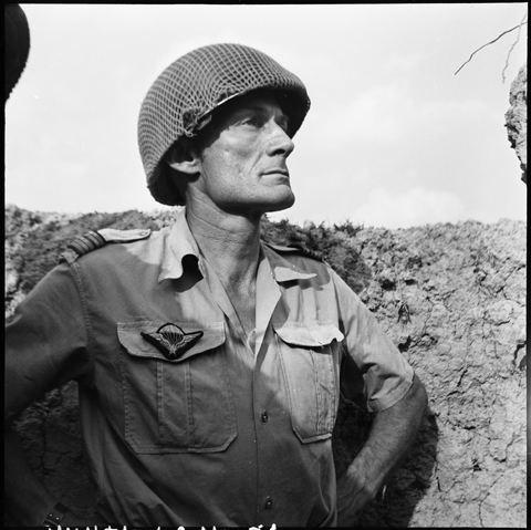 coloniaux), le lieutenant-colonel Langlais, responsable du secteur centre, commandant le GAP (groupement aéroporté) de Diên Biên Phu, le capitaine Tourret du 8 e BPC (Bataillon de parachutistes de
