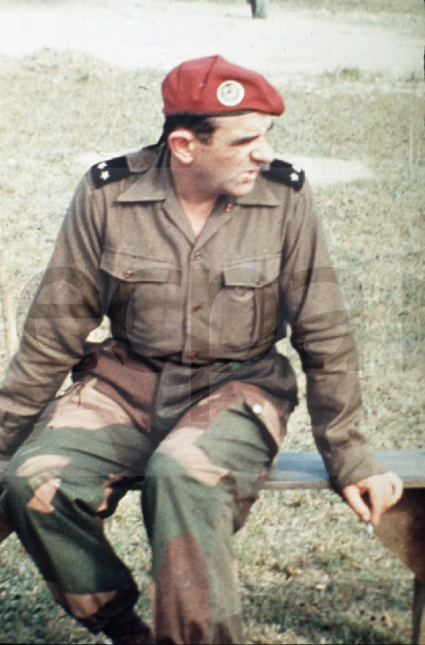 Photo n 3/ Référence : D96-368 Le général Gilles, commandant du camp de Nasan puis de l opération Castor. Novembre-décembre 1953, photographe Henri Mauchamp, cliché original en couleurs.
