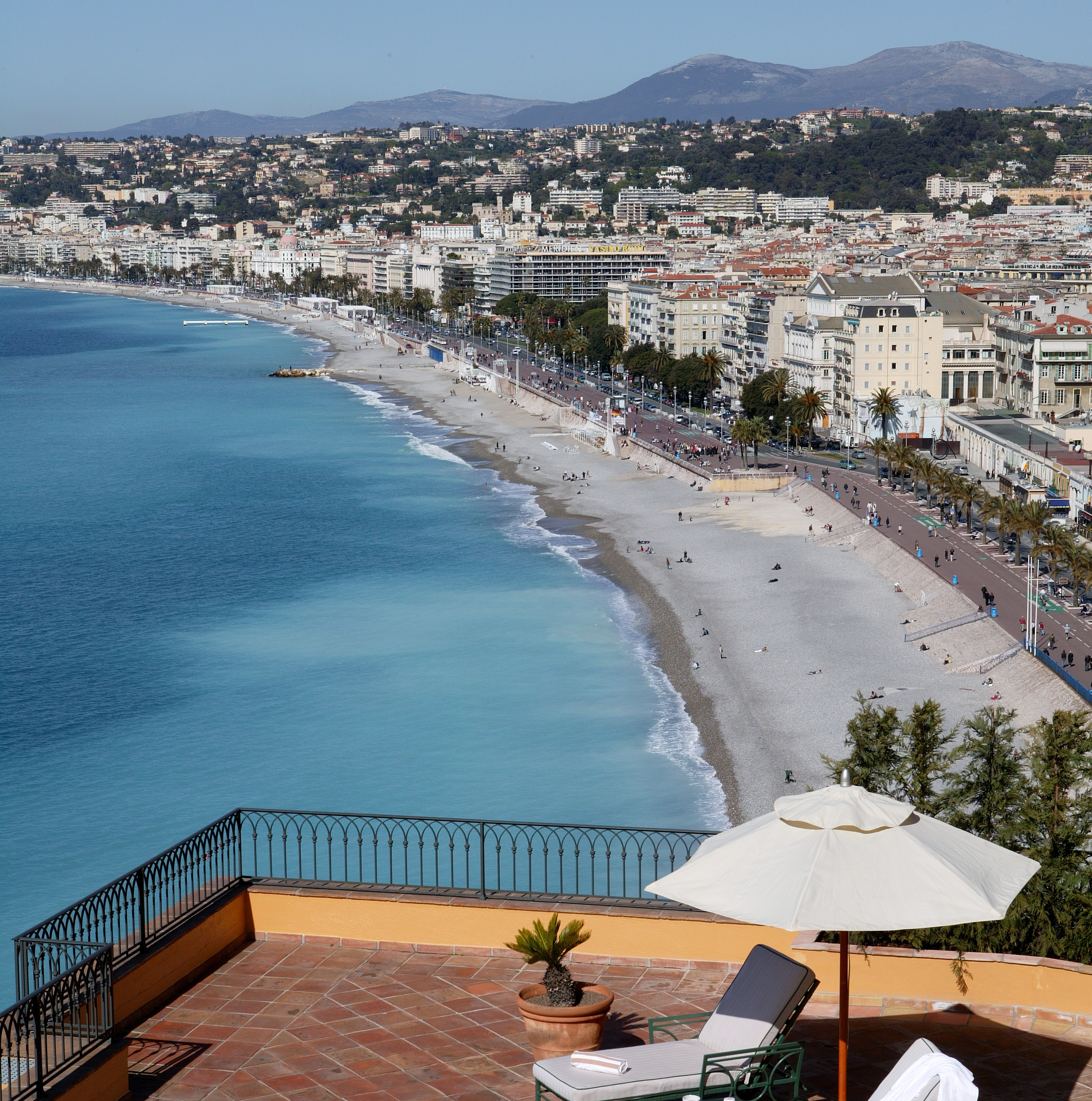Nice Niché sur un promontoire en bord de mer, l Hôtel la Pérouse offre un panorama unique sur Nice et sera votre pied à terre idéal pour explorer toute la Côte d