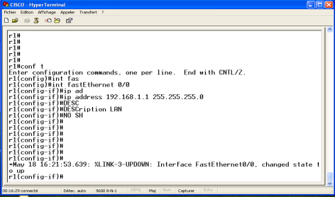 Chapitre2 : Les routeurs Cisco 4.6 Les commandes IOS de base Figure 18: Configuration d une interface Ethernet 4.6.1 Passage entre les différentes modes d utilisateurs Utilisateur normal: Aucune commande à effectuer, c'est dans ce mode que commence une session.