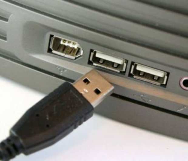 Insertion du lecteur de carte dans port USB ordinateur Insérez la carte de l appareil photo dans votre