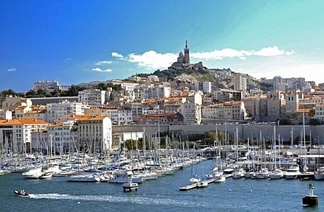 WEEK-END LIBRE MARSEILLE (13) Samedi 23 et dimanche 24 mai 2015 Rivée à un port qui accueillit ses premiers habitants, fière de ses 2600 ans d histoire, Marseille est une ville pleine de
