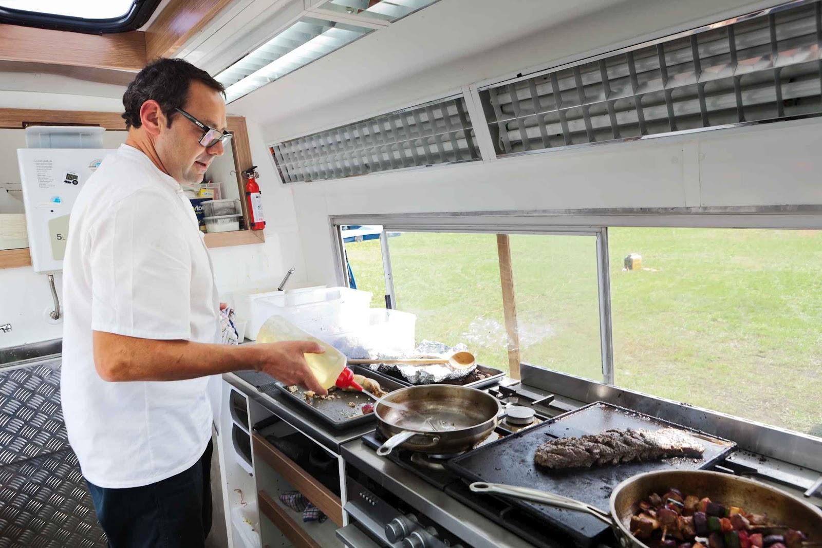 Nouvelle-Zélande Produits de la mer Cuisine allemande Food Truck Garage : un chef