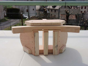 Réalisation du panier On commence par la réalisation de l arceau principal et de la pièce en bois du couvercle ainsi que les charnières.