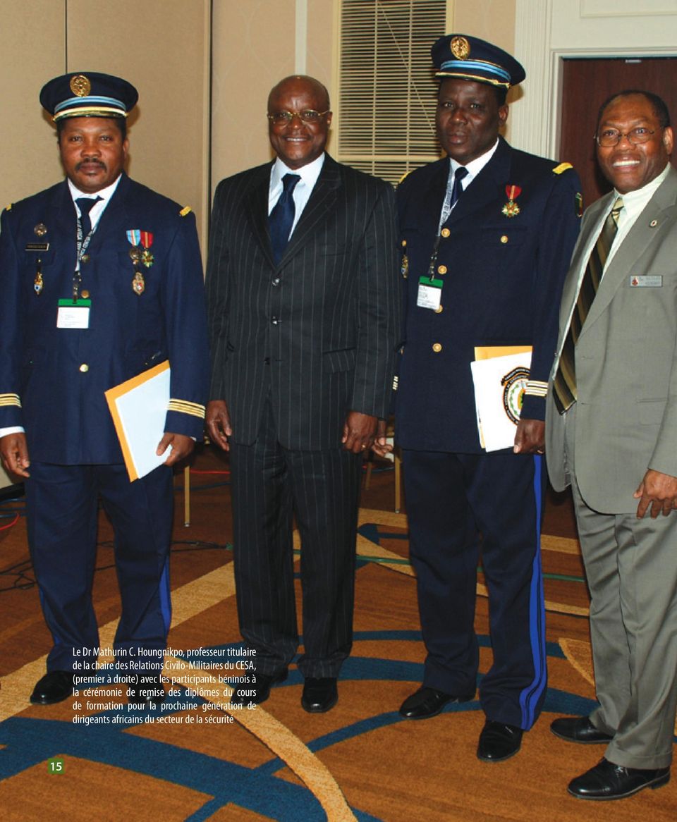 Civilo-Militaires du CESA, (premier à droite) avec les participants
