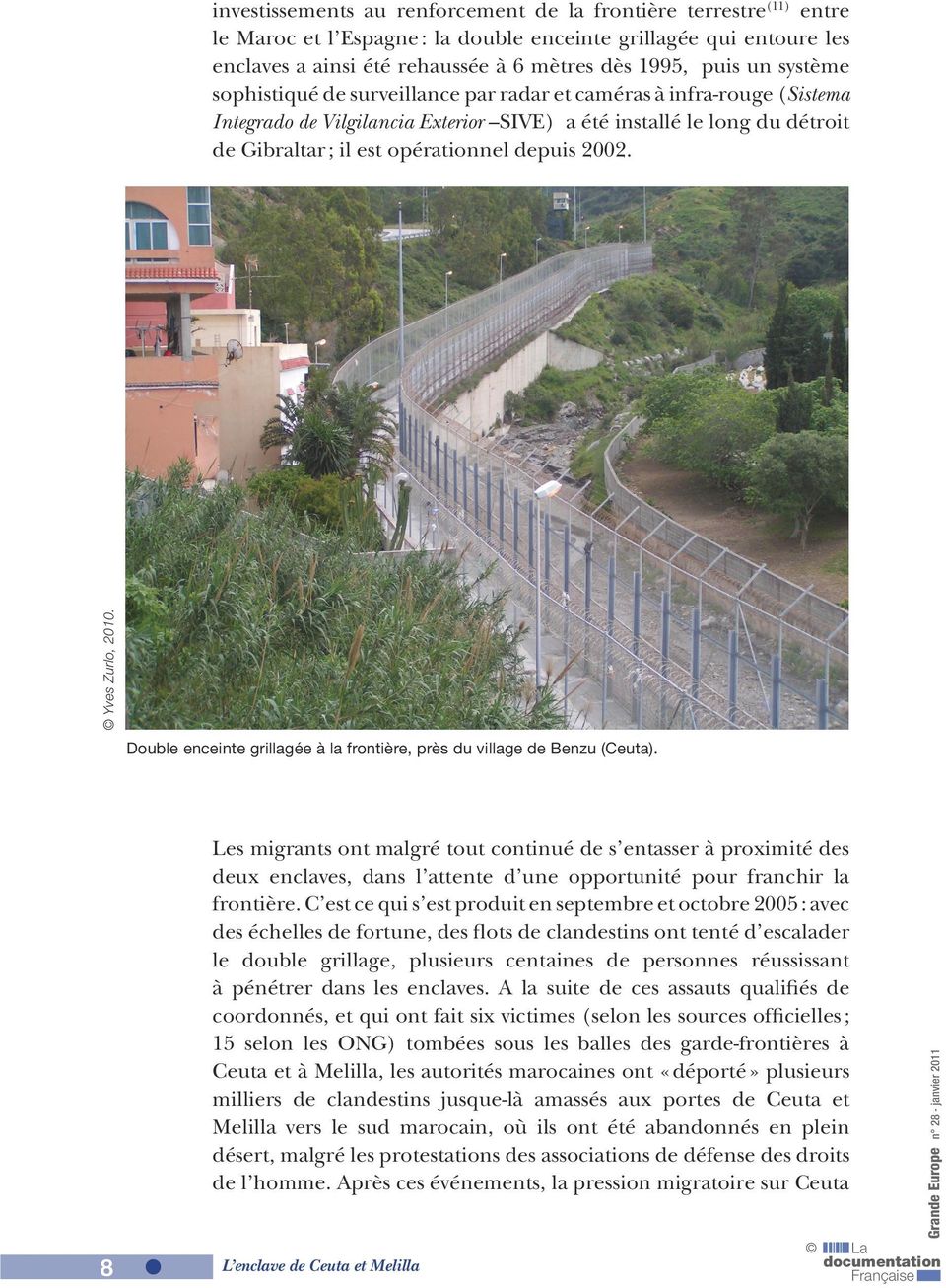 2002. Yves Zurlo, 2010. Double enceinte grillagée à la frontière, près du village de Benzu (Ceuta).