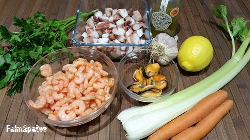recette de salade de la mer rapide: INGRÉDIENTS POUR 4 PERSONNES (pour une entrée) 400 g de poulpe cuit à l eau 200 g de crevettes cuites décortiquées 500 de moules fraîches (poids avec coquillage) 1