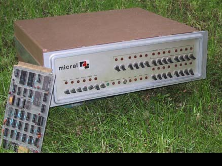 Premier micro-ordinateur 1973: Micral-N de R2E C'est le premier micro-ordinateur du monde, il a été