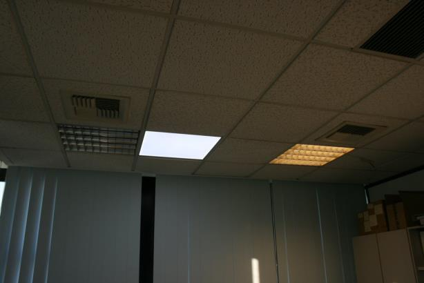 4. Améliorer la situation de travail Ambiances de travail LUMIÈRE Présence de lumière naturelle Eviter la lumière naturelle en face et dans le dos Eviter la lumière artificielle ou