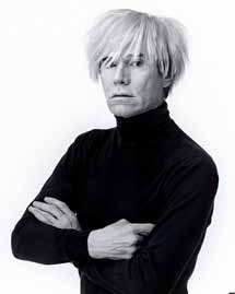 les riches aristocrates. Bien que le travail de Warhol reste controversé, il a été le sujet de multiples expositions, de livres, et de films depuis sa mort.