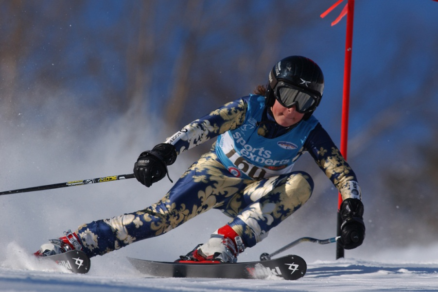 Qu est-ce qu une course? Une course de ski est une épreuve au cours de laquelle un coureur doit skier un parcours prédéterminé.