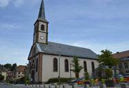9 Eglise St Jean Niederbronn les Bains 03 88 80 89 70 L'église protestante St Jean a été érigée en 1763 grâce à l'aide substancielle de Jean De Dietrich, sur le site antique d'un temple gallo romain