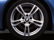 Système d'aide au stationnement avant et arrière PDC Volant M gainé cuir avec touches multifonctions Spécifique à la BMW Série 3 Touring : Rails de toit