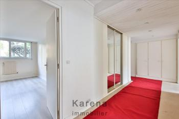 1 240 000 euros Quartier Mairie, un appartement composé d'une entrée,