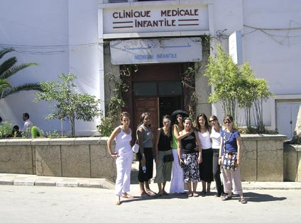 Actualités Installation d une bibliothèque pour les enfants malades à Alger : Opération réussie!