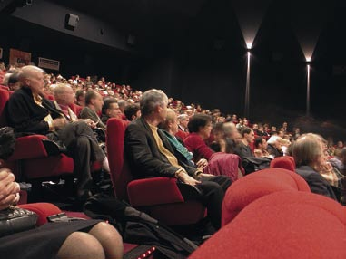 «Aujourd hui se sont 17 000 festivaliers qui viennent assister aux projections de films en compétition ou découvrir des oeuvres diffusées dans le cadre des différentes programmations thématiques,