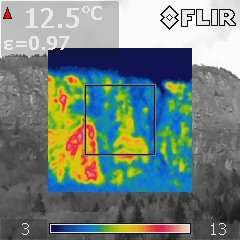 Mise en évidence de zones «chaudes» au niveau d'abris sous roches proches de la grotte de l'arcanière (images IR_686 et IR_687).