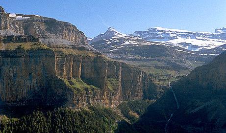 «Le plus beau des Pyrénées : Gavarnie, canyon d Ordesa et de Niscle» Ordesa Semaine du 19 au 25 Août 2007 (7jours) Gavarnie Niveau : SO L accord de l organisateur est obligatoire tél :01.41.15.13.99.