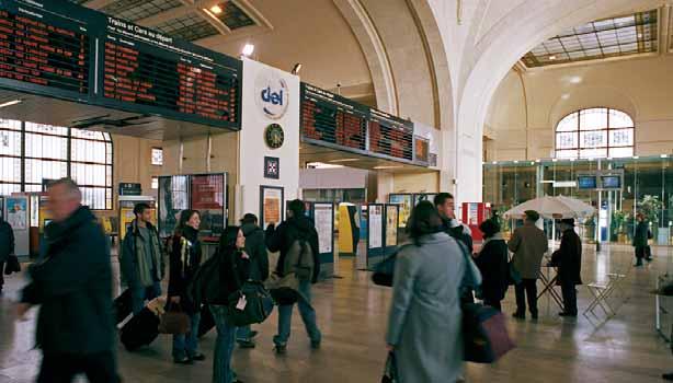 Débat public Gare de Limoges. La LGV Poitiers- Limoges permettrait à plus de 500 000 voyageurs supplémentaires de choisir le train chaque année. 4.