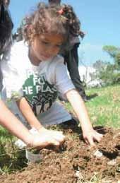 locales. La fondation Plant-for-the-Planet, fondée en janvier 2010, est conseillée par un comité d enfants et de jeunes. Ensemble avec des enfants du monde entier, nous sauvons notre avenir.