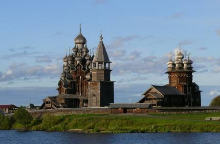 Visite du Kremlin et de la cathédrale de la Dormition qui fut érigée en 1162 par le grand-prince Andreï Bogolioubski. 6 ème JOUR : GORITSY Navigation sur la Cheksna.