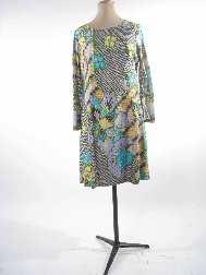 Etat médiocre UF 74-11-37 1960-1969 Robe princesse courte en pongé de soie blanc imprimé jaune, ocre, turquoise, beige, gris, violet, noir et vert à motifs de fleurs et rayures, entièrement doublée