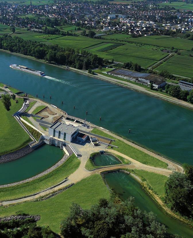 3 7 1 CENTRALE K Elle délivre le débit réservé et alimente le cours du Petit Rhin à raison de 7 m 3 /s. Equipé de 2 groupes turbines, l ouvrage produira annuellement environ 28 millions de kwh.