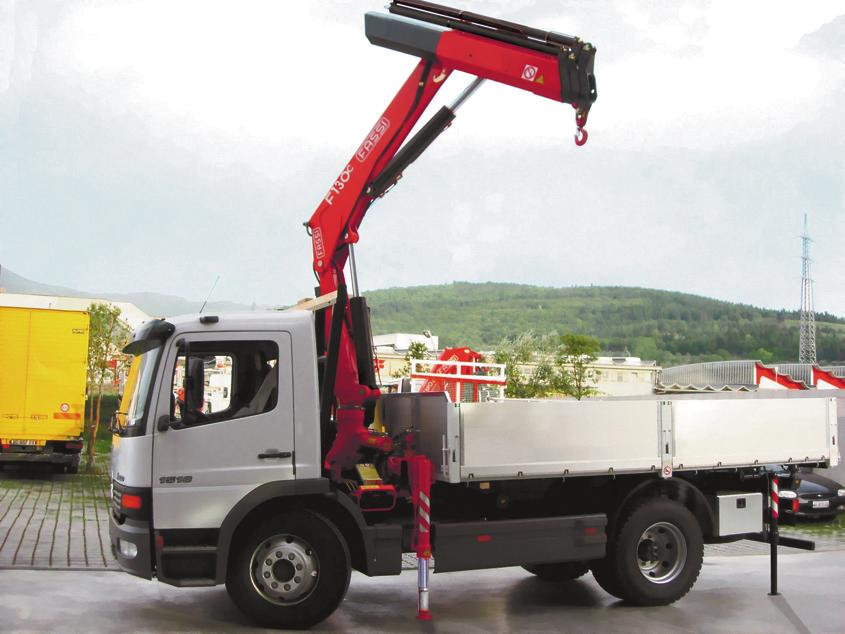 the exclusive FX system (Fassi s electronic Control system)* controls and 1.
