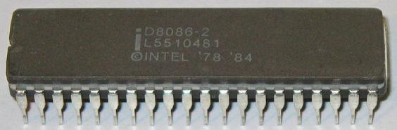 système complexe, où l on définit des segments adressables de 64 Ko commençant à l adresse de base (segment x16) Mode réel et protégé 8086 Le mode protégé introduit avec le 80286 (1982) 80286 :