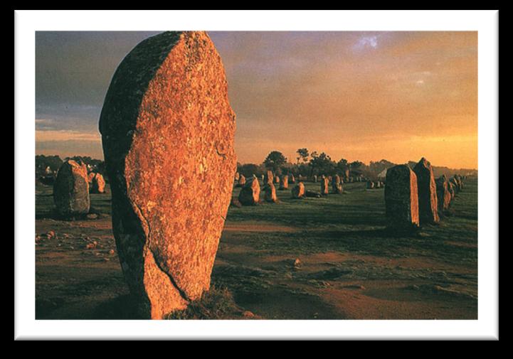 Alignement de menhirs finissant en cromlech, 4 500-2 500 av JC, Carnac, Bretagne PREHISTOIRE Les alignements de Carnac sont situés sur la commune de Carnac dans le département du Morbihan en Bretagne.
