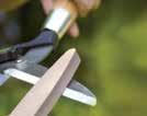 Pour les outils de maison et de jardin Pierre à faux SPÉCIAL OUTILS JARDIN Idéale pour les outils de jardins notamment les cisailles, les faucilles et les faux.