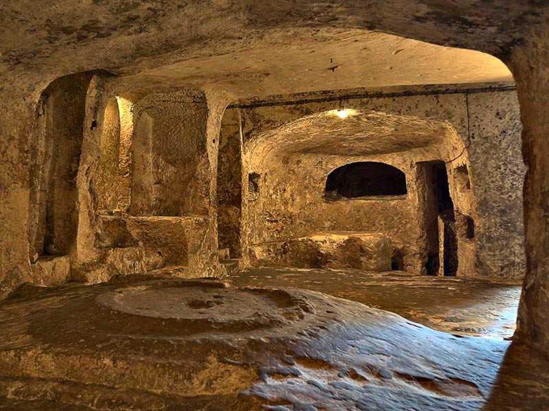 Continuation pour Rabat et visite de la villa romaine et des Catacombes de St Paul.