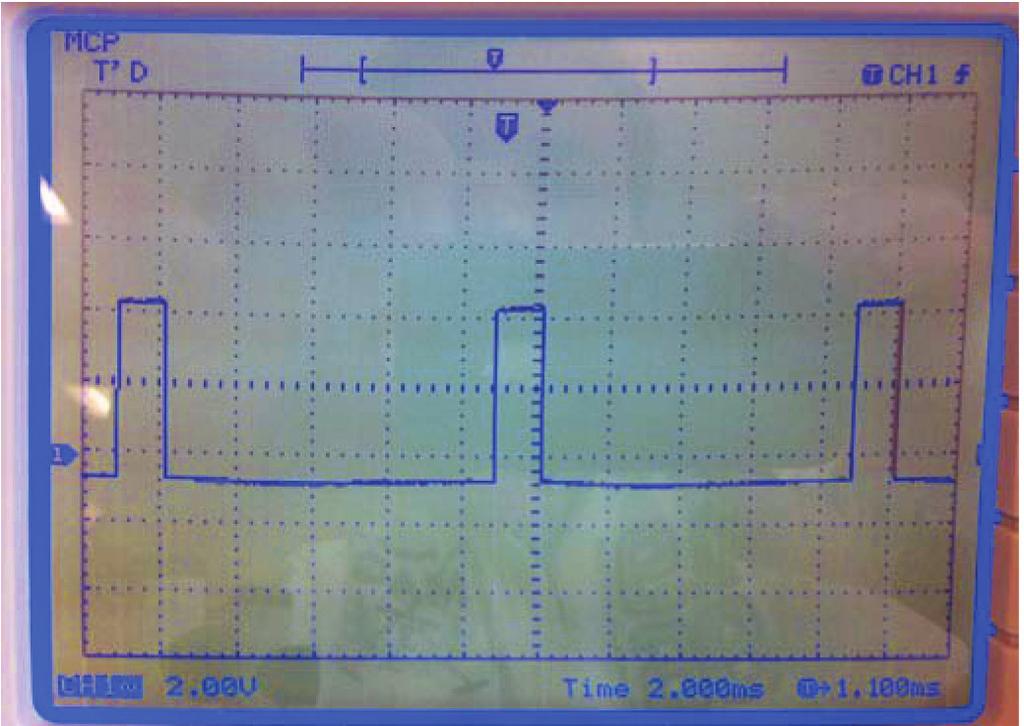 On pourra vérifi er cette fréquence en utilisant un récepteur à ultrasons face à l émetteur comme indiqué sur le montage ci-dessous : La période du signal est visualisée sur 5 divisions.
