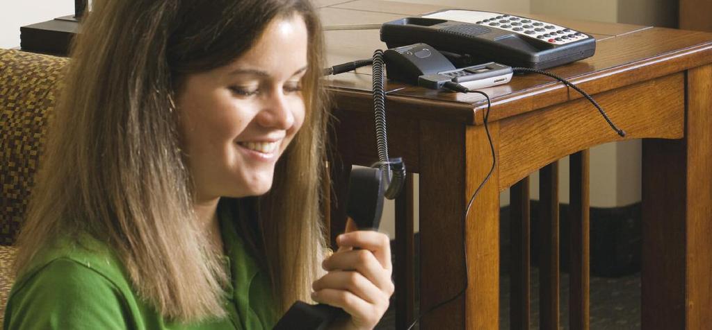 12 Utilisation du téléphone Aides auditives et récepteurs Émetteur Téléphone cellulaire, sans-fil, fixe Brancher l émetteur FM sur un téléphone ne procure qu une liaison sans fil unidirectionnelle.