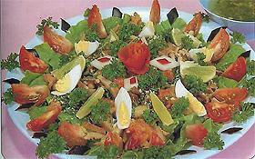 Salade exotiqueexotic salad Salade verte, ananas, cœur de palmier, tomate, maïs, fromage Green salad, pineapple, heart of palm, tomato, corn, cheese Salade de foies de volaille tomate, croûtons