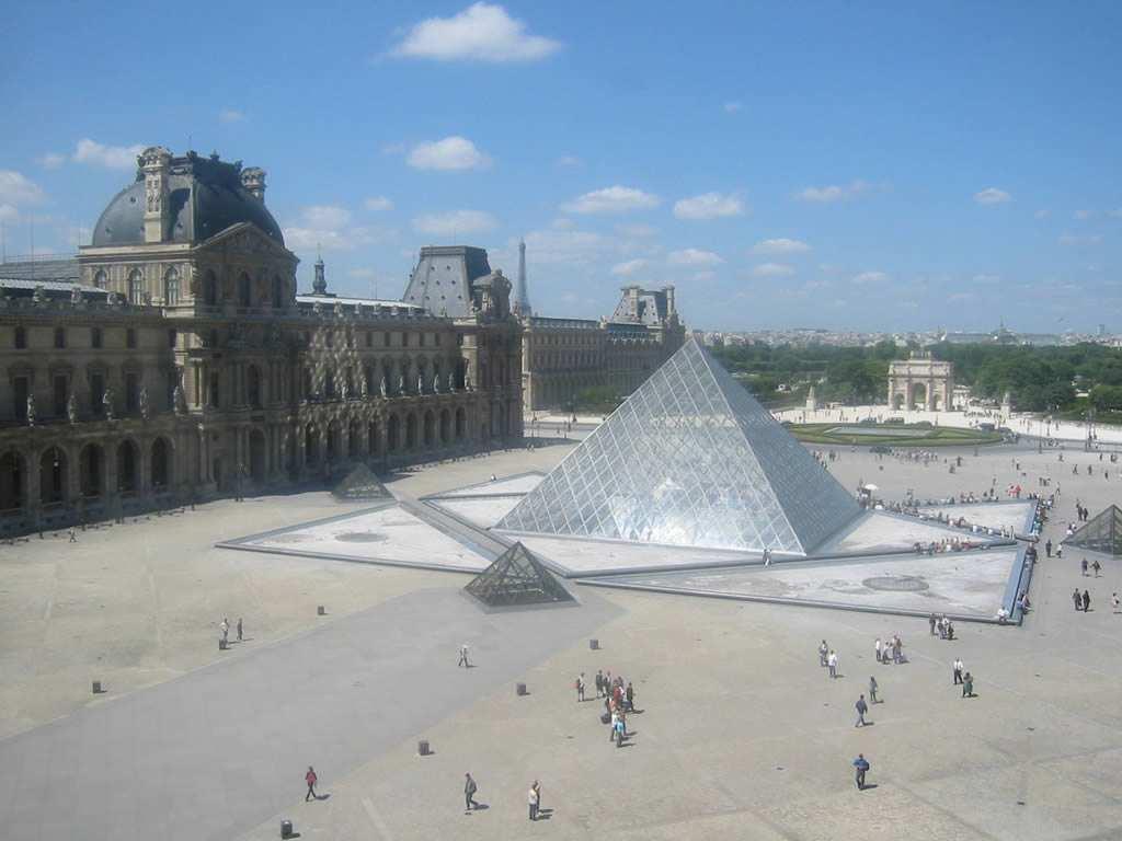 HISTOIRE DES ARTS - COLLEGE FLAMENS. NIVEAU : 3ème OBJET D ETUDE : La pyramide du Louvre, Ieoh Ming Pei, 1989, Paris.