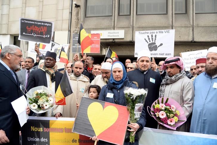Les attentats djihadistes de Bruxelles 32 morts et 320 blessés ont-ils nui au dialogue entre les communautés religieuses de la ville?