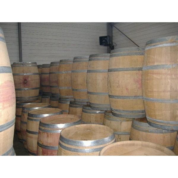 Barrique en chêne 225 litres 2 vins, remise à neuf, doualles rabotées et soufrées, hauteur 94cm, diamètre 65cm.