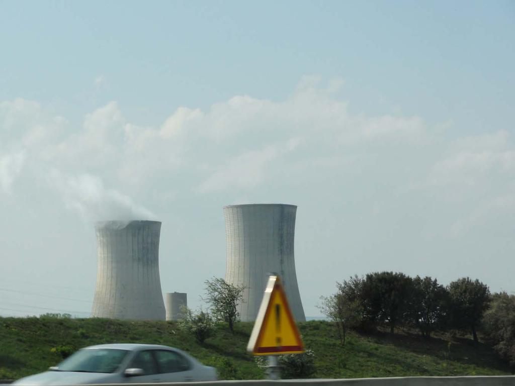Produire de l'énergie sans polluer Les centrales nucléaires produisent des déchets très polluants.