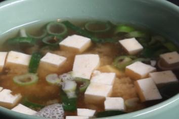 101 102 122 127 Potages Soups 101 - SOUPE MISO AU TOFU 4,50 Miso soup with tofu 102 - FINS