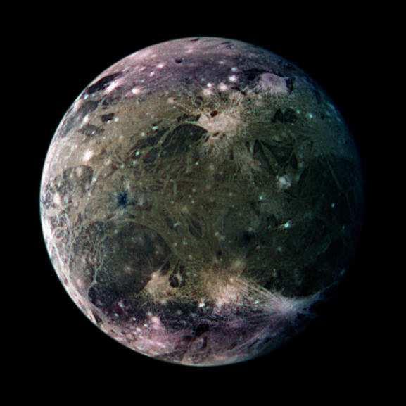 Ganymède : Diamètre: 5 262Km. Période de révolution: 7,2 jours terrestres.